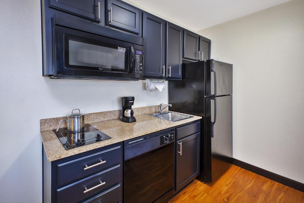One-Bedroom Queen Suite interior